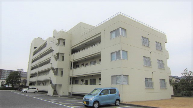 新潟市中央区高志のマンションの建物外観