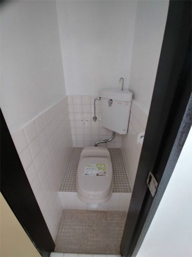 とさでん交通後免線 鹿児駅 徒歩18分 3階建 築44年のトイレ写真