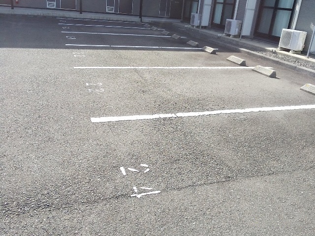 駐車場　ロビー