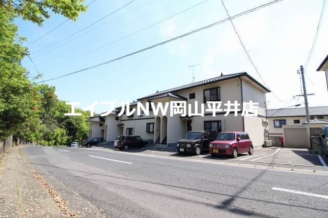 岡山市中区門田文化町のアパートの建物外観