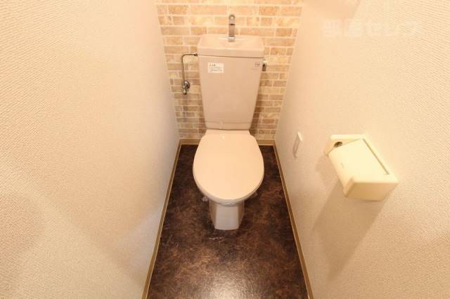 トイレ　トイレもキレイで清潔感あり　※１０１号の写真です