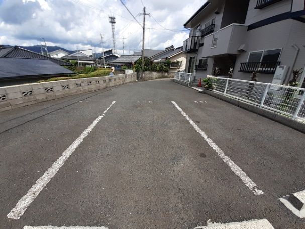 【鹿児島市坂之上のアパートの駐車場】