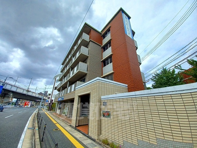 福岡市南区高木のマンションの建物外観