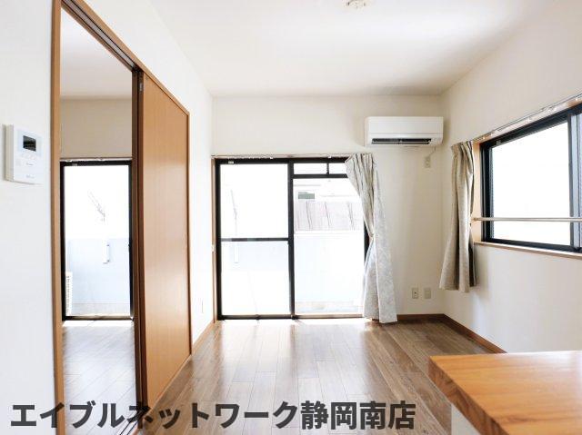 【静岡市駿河区南町のマンションの居室・リビング】