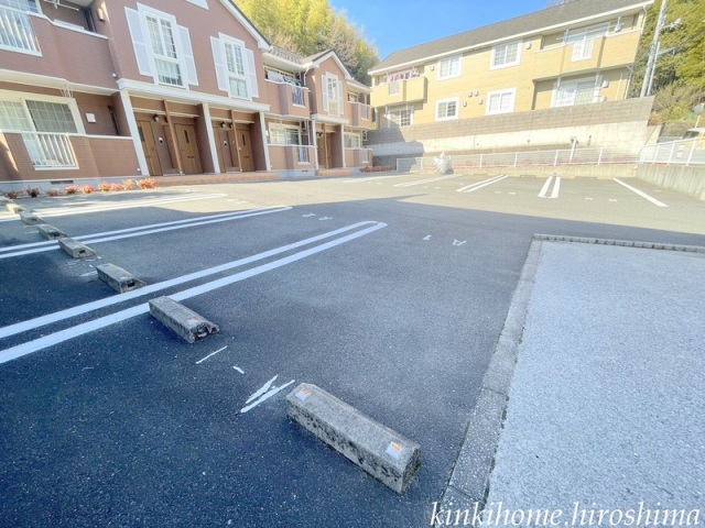 【大竹市玖波のアパートの駐車場】