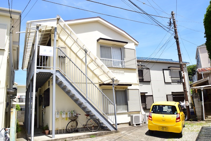 藤沢市片瀬のアパートの建物外観