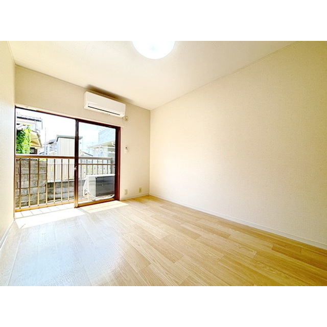 居室・リビング　家具類の配置をイメージしやすい空間