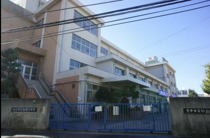 【豊中市玉井町のマンションの小学校】