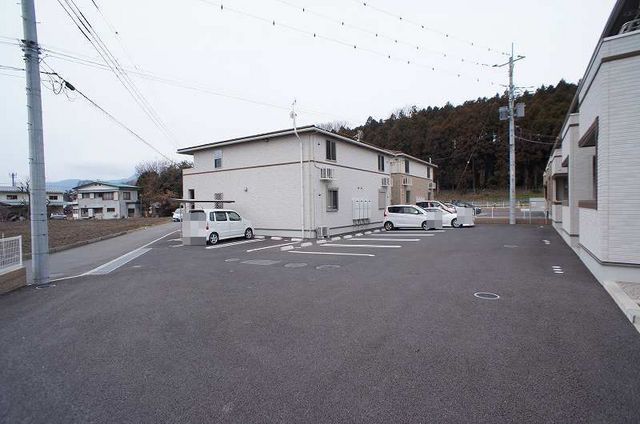 【ポラリス２号館の駐車場】