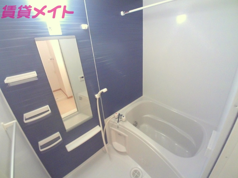 バス・シャワールーム　同物件別部屋反転写真