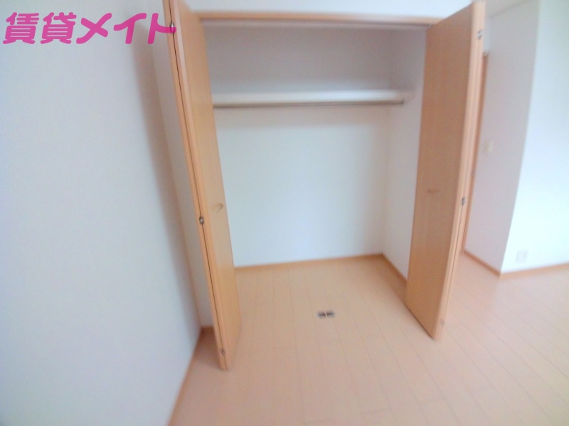収納　同物件別部屋反転写真