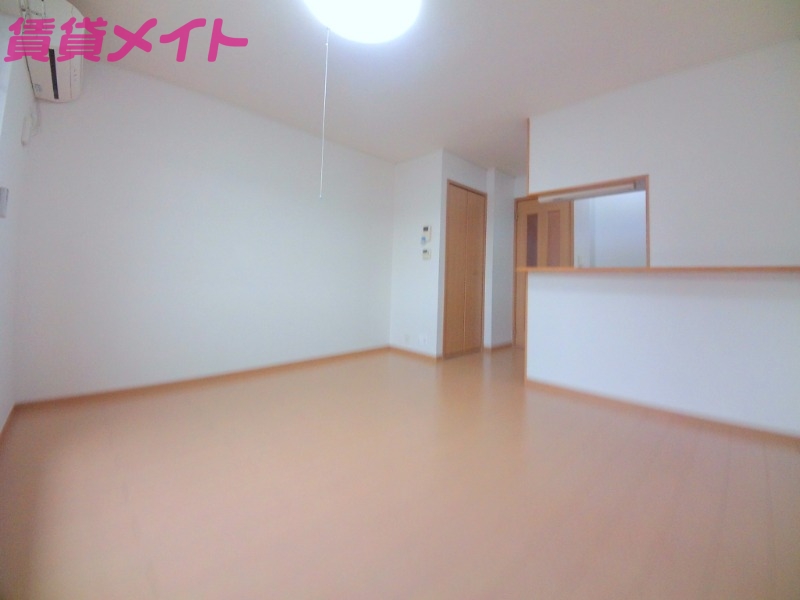 居室・リビング　同物件別部屋反転写真