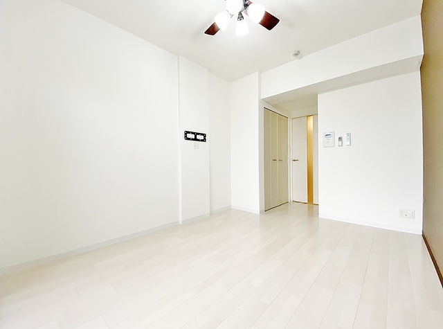 居室・リビング　ホワイト基調のお部屋