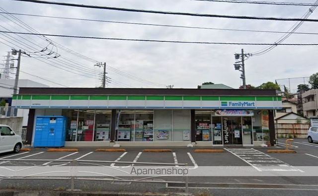 コンビニ　ファミリーマート（コンビニ）まで701m