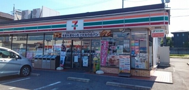 コンビニ　セブンイレブン様（コンビニ）まで550m