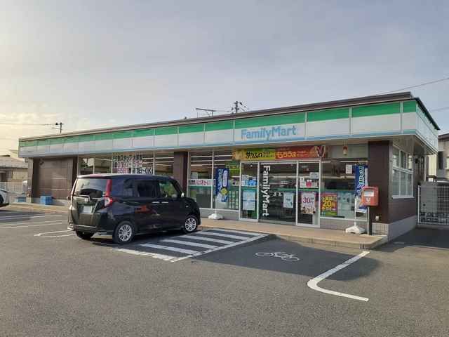 コンビニ　ファミリーマート　東中通り店（コンビニ）まで600m