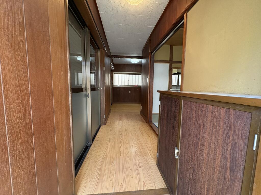 新座市貸家の玄関写真