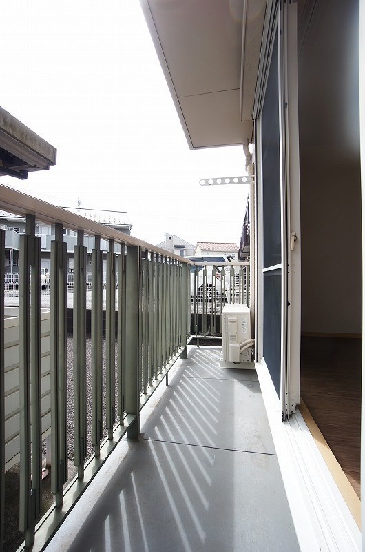 バルコニー　前面が駐車場なので風通しが良く開放的なバルコニー☆