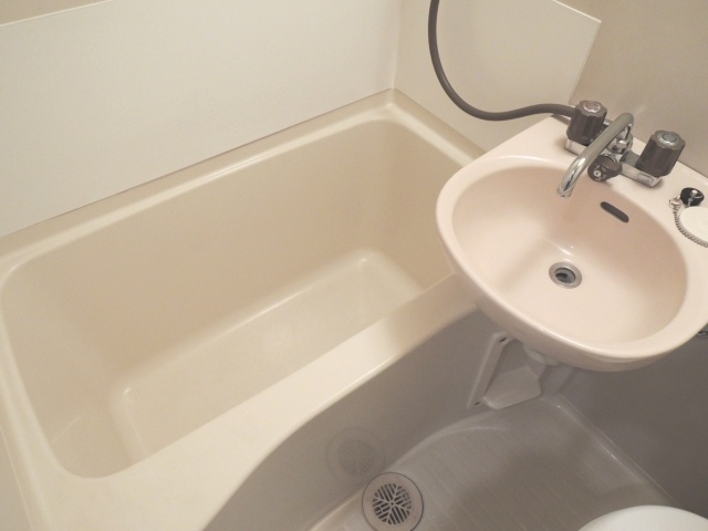 バス・シャワールーム　別号室の参考写真です。