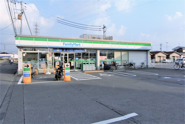 コンビニ　ファミリーマート松山はなみずき通り店（コンビニ）まで500m
