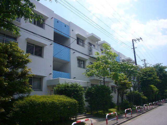 建物外観　閑静な住宅街の低層大規模分譲マンション