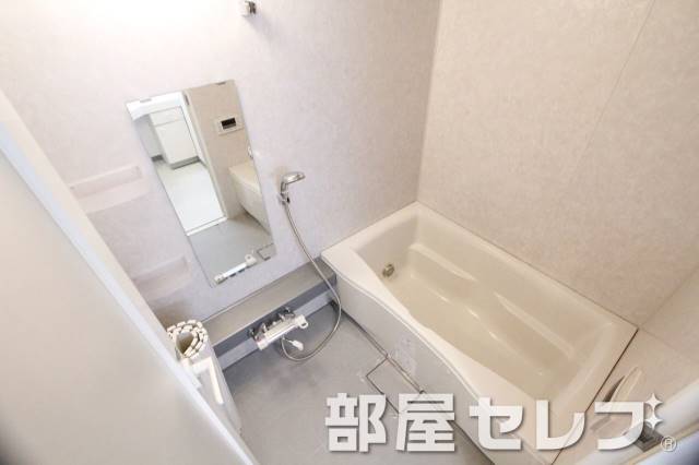 バス・シャワールーム　おいだき機能付き。