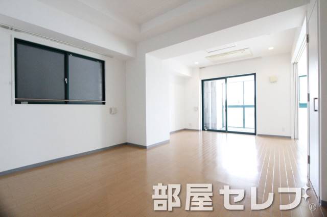 居室・リビング　広々としたリビングルーム。