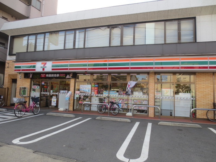 コンビニ　セブンイレブン（コンビニ）まで157m