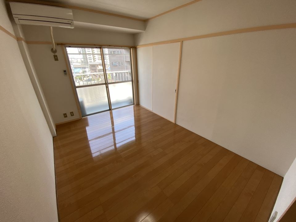 居室・リビング　６畳の洋室です