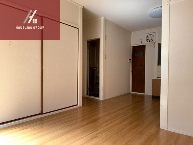 居室・リビング　こちらの居間で趣味の時間をお楽しみください