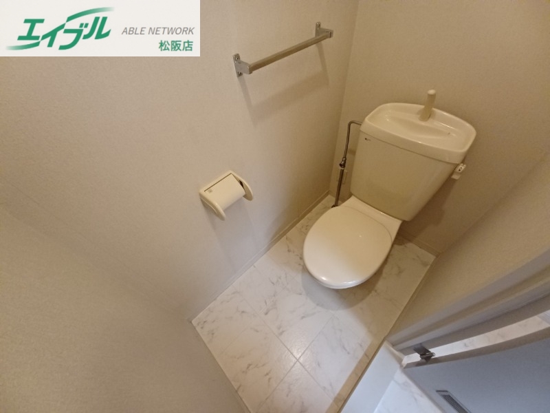 トイレ　別部屋参考写真です。