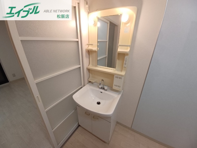 洗面設備　別部屋参考写真です。