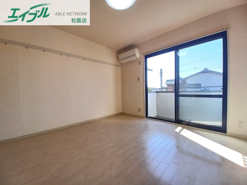 居室・リビング　別部屋参考写真です。