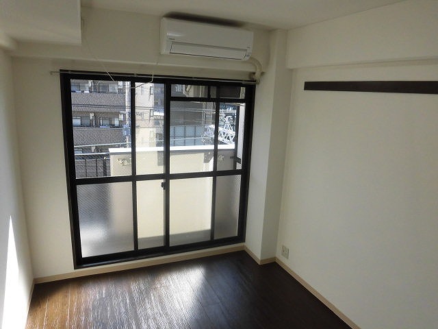 居室・リビング　光の射し込む明るいお部屋です。