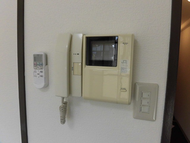 セキュリティ　安心のモニター付きインターホンです。