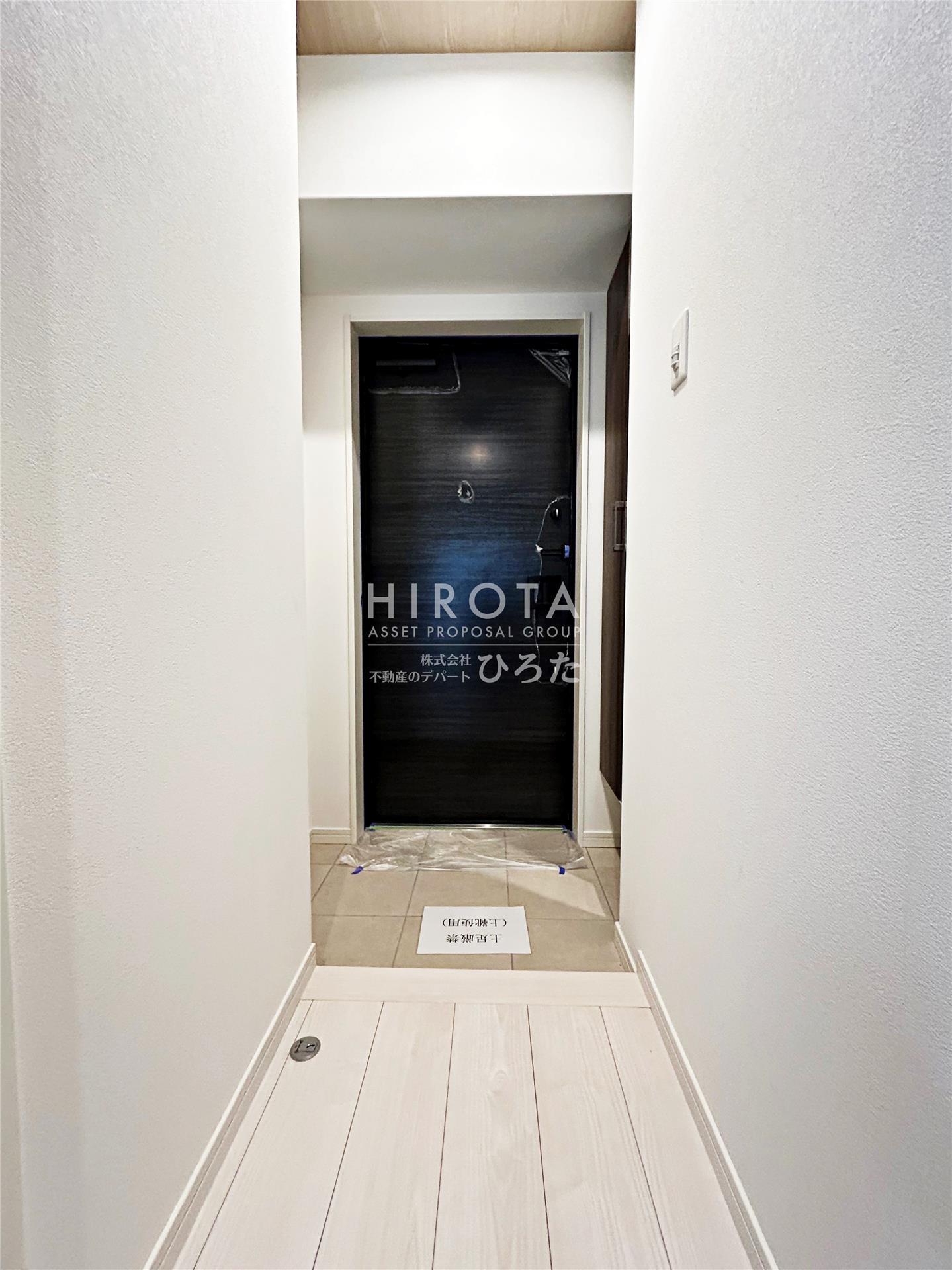 玄関　※301号室　同仕様写真です。