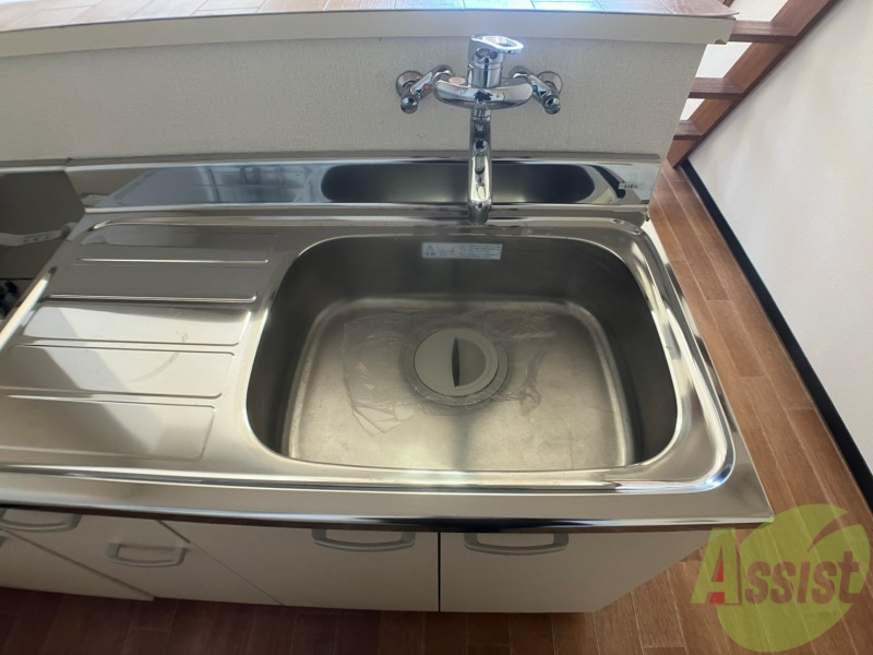 洗面設備　キッチンのシンクはピカピカで掃除意欲が湧いてきそう！