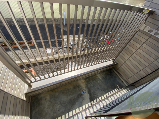 バルコニー　バルコニーは幅もしっかりあって洗濯物がはかどりそうですね。