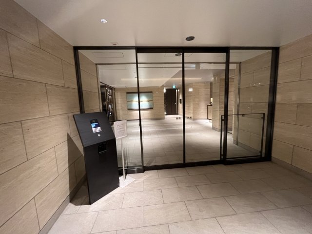 エントランス　ゆとりのあるエントランスです