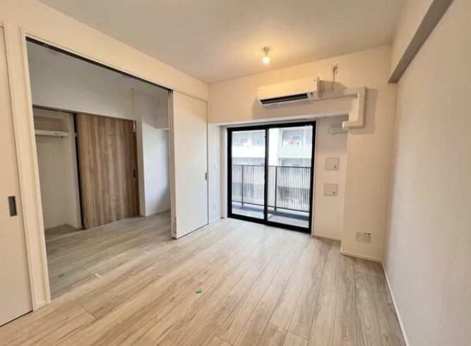 居室・リビング　こちらのリビングで趣味の時間をお楽しみください