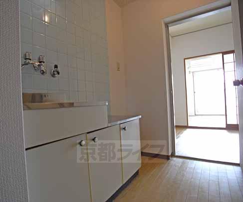 その他部屋・スペース　廊下にキッチンがございます