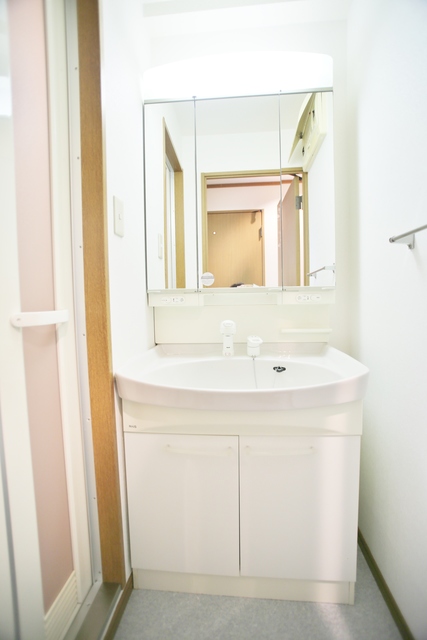 洗面設備　便利な独立洗面台です