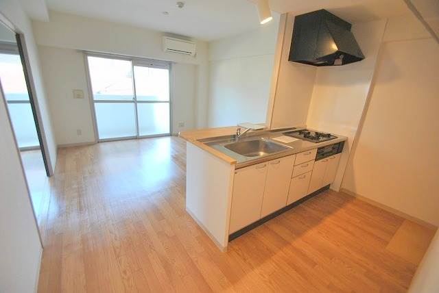 居室・リビング　広々リビング12.3帖・対面キッチン