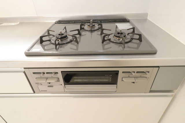 キッチン　３口ガスコンロ