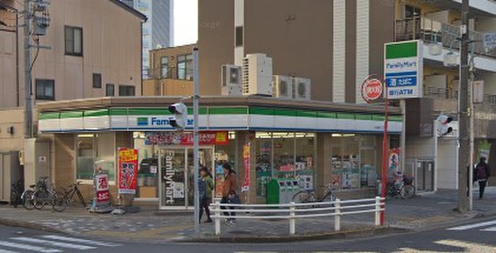 コンビニ　ファミリーマート（コンビニ）まで115m