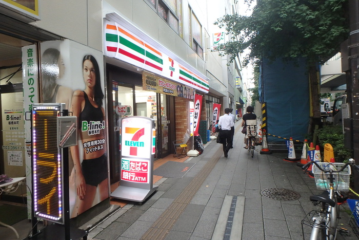コンビニ　セブンイレブン板橋本町駅前店（コンビニ）まで401m