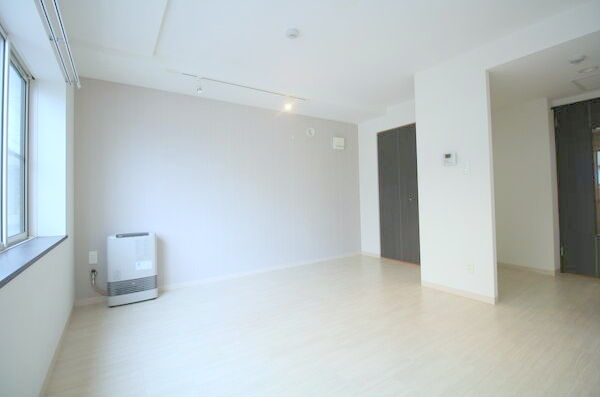 居室・リビング　明るいお部屋です☆