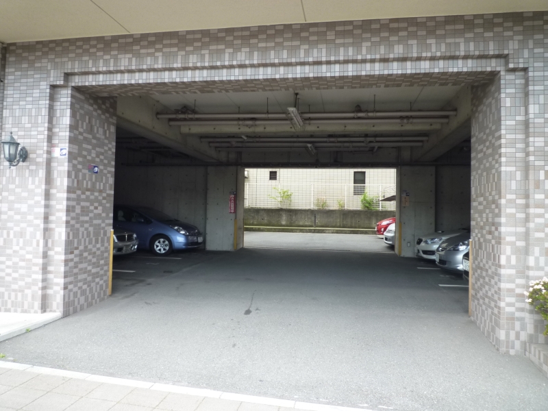 駐車場　平置き