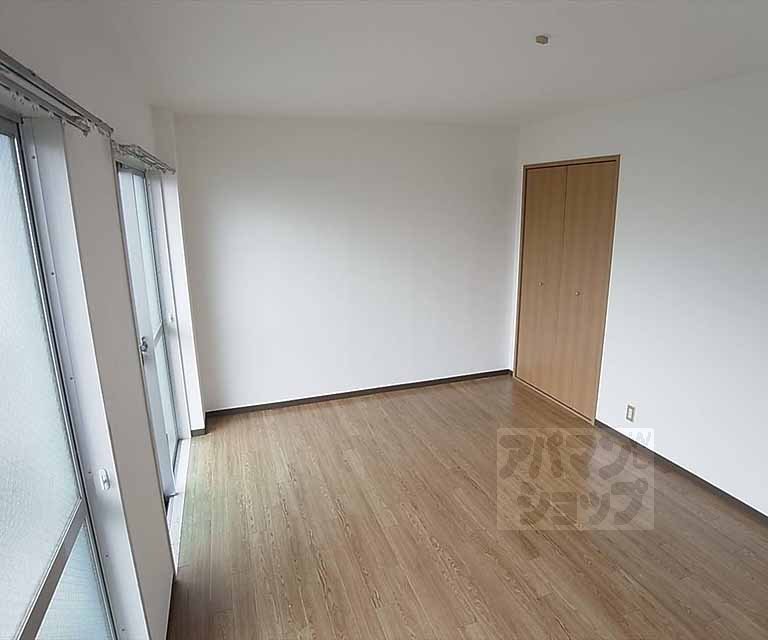 居室・リビング　広々した洋室