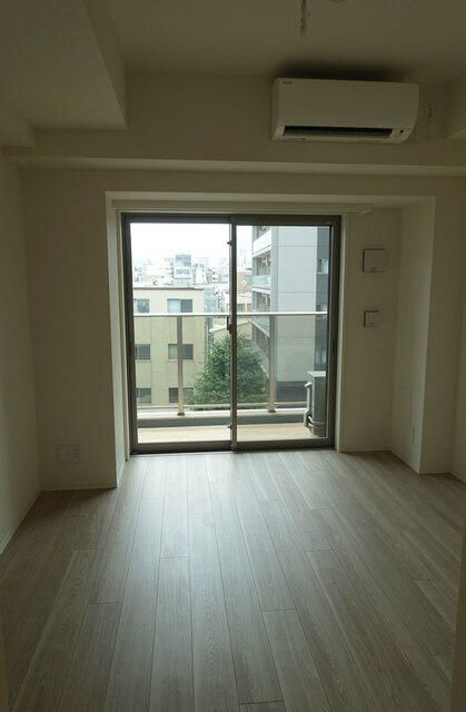 居室・リビング　※別部屋の参考写真です。